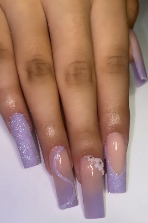 Acrylic Nail Designs Lilac, Purple Nails For Sweet 16, Lavender Ombre Nails With Design, Birthday Nails Light Purple, Rapunzel Quinceanera Theme Nails, Light Purple Nails Acrylic Design, Cute Lavender Acrylic Nails, Purple And White Square Nails, Lilac Purple Quince Dresses