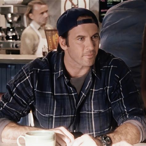 luke danes Gilmore Girls Luke, Scott Patterson, Luke Danes, Alexis Bledel, Lorelai Gilmore, Weak In The Knees, Gilmore Girls, Tv Shows, Humour