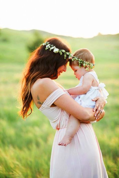 *.:｡✿*ﾟﾟ･✿.｡.:* Mother Child Photography, Mommy Daughter Photos, Mother Baby Photography, Mother Daughter Photoshoot, Mommy And Baby Pictures, Mommy And Me Photo Shoot, Mother Daughter Photos, Baby Fotografie, Children Photography Poses