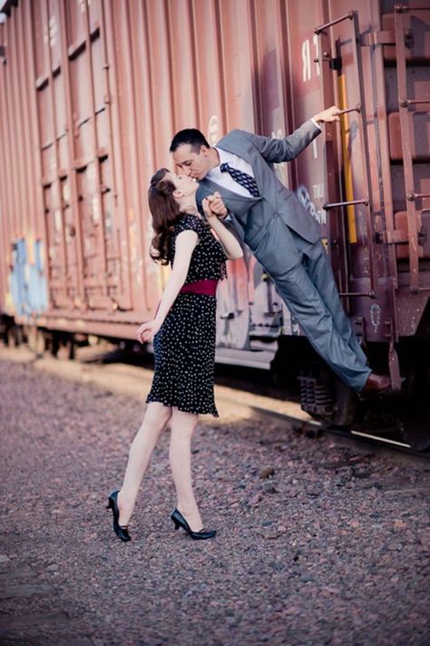 Couple photo, comment poser pour une photo style vintage, femme en robe noire, homme tailleur sur train, tenue guinguette, vintage chic soirée tenue femme Photo Style, Couple Photo, Vintage Chic, Style Vintage, Porter, Couple Photos, Couture, Bar, For Sale