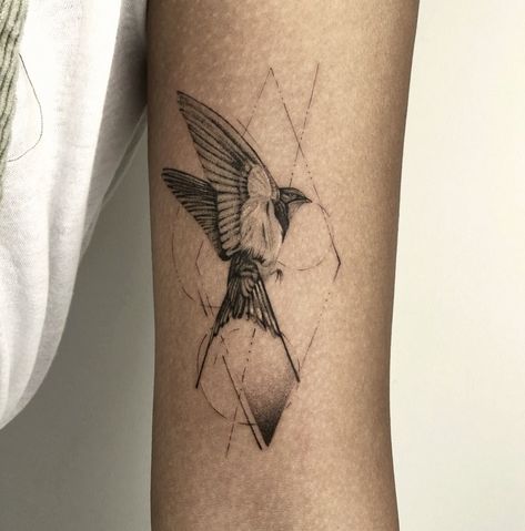 Pigeon Tattoo, Swallow Tattoo Design, Dove Tattoo Design, Vogel Tattoo, Dove Tattoos, Iris Tattoo, Dove Tattoo, Swallow Tattoo, Wrist Tattoos For Guys