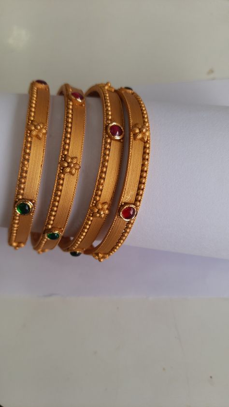 Antique Gold Bangles Design, Kangan Design, Gold Bengal, Armlet Gold, Gold Kada, Antique Necklaces Design, Gold Bangles For Women, New Gold Jewellery Designs, Indian Bridal Jewelry Sets