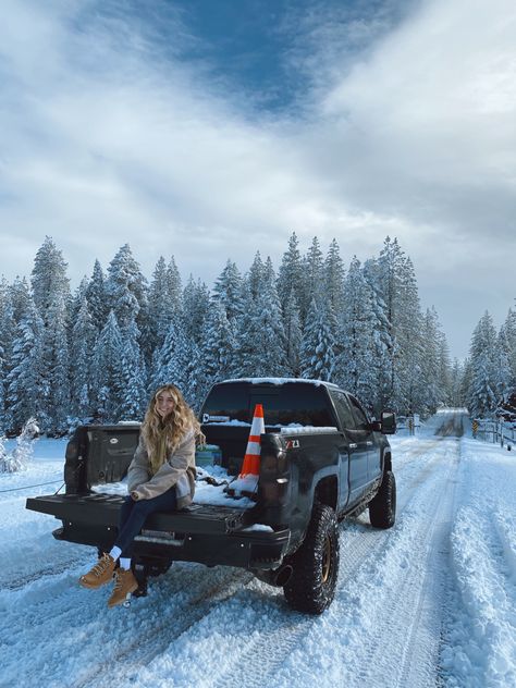 Turner And Hooch, Winter Truck, Winter Pics, Truck Photo, Western Photoshoot, Country Fits, Dodge Diesel, Outdoor Pictures, Winter Photoshoot