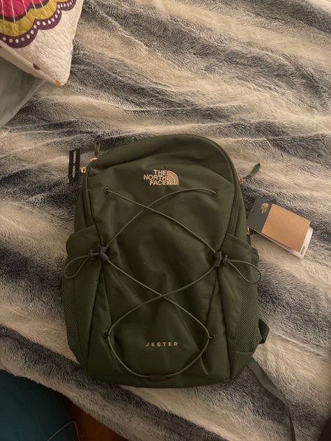 Sage Green North Face Backpack, Green Backpack Aesthetic, Northface Backpacks Aesthetic, North Face Backpack Aesthetic, Rucksack Aesthetic, Sage Green Backpack, Uni Backpack, Northface Backpacks, Backpacks Aesthetic