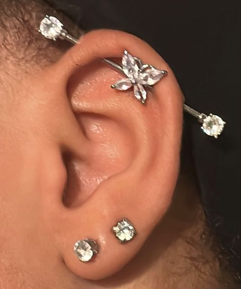 777 3 Earings Piercings Ideas Simple, Simple Industrial Piercing, Industrial Ear Piercing Ideas, Piecing Ideas Ear, Ear Piercing Ideas Industrial, Ear Piercing Ideas With Industrial, Ear Piercing Industrial, Industrial Piercing Ideas, Cute Industrial Piercing