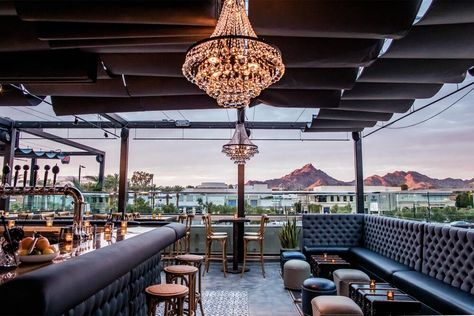 11 Amazing Outdoor Restaurants And Rooftop Bars In Phoenix - TravelAwaits Diy Study Table, Diy Water Fountain, Arizona Sunset, Best Rooftop Bars, Downtown Phoenix, Rooftop Lounge, Rooftop Bars, Hilton Garden Inn, Farm Kitchen