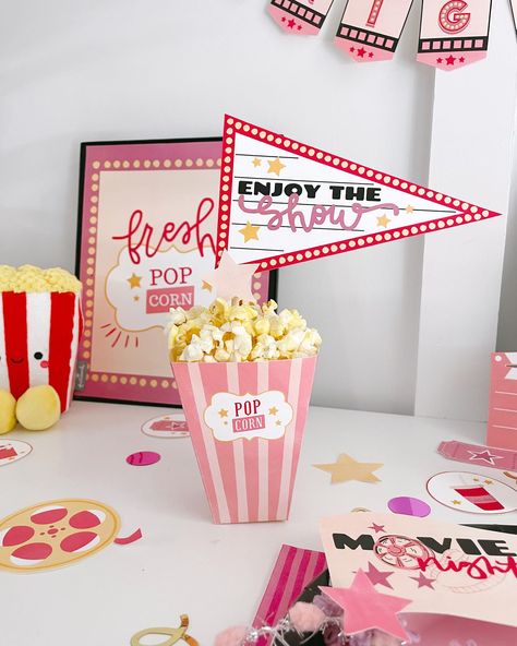 Who else thinks movie nights in the summer are just even more magical?!? 🖐🏼✨ Magic is in the small details - comment “SHOP” to get the link to my printable movie night bundle! For more summer movie night ideas, visit: @the.lettervee @essentially.uplifting @a_lifeofglitter @bitzofmissbrittz @dana.tenbrinke #thelettervee #theletterveeloops #inspirationloops #movienight Movie Night Birthday Party Decor, Movie Night Themed Birthday Party, Movie Night Decor, Movie Night Birthday Party Ideas, Movie Party Ideas, Birthday Movie Night, 12th Birthday Party Ideas, Summer Movie Night, Outdoor Movie Party