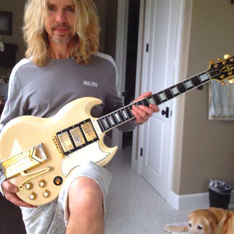 This guitar is now back into service.  It needed some love and Jimmy Johnson did his magic, and got it into serious fighting shape since this photo was taken last week.  And it sounds better than ever... Damn Yankees Band, Tommy Shaw, Night Ranger, 1980s Music, Jimmy Johnson, Damn Yankees, Music Words, Classic Guitar, Guitar Player