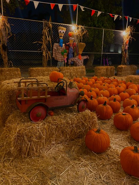 Fall Pumpkin Patch Aesthetic, Pumpkin Patch Astethic, Pumpkin Patch Night, Fall Festival Aesthetic, Fall Aesthetic Pictures, Warm Halloween, Studera Motivation, Festival Aesthetic, 90s Halloween