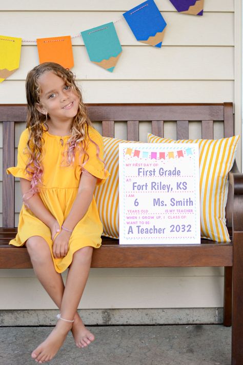 Thank you to Walmart Photo for sponsoring this post!  Back to school will certainly look different for most this year, but that doesn’t mean that we need to give up our favorite back to school traditions! For our family, the first day of school has always meant first day photos… The post Back to School Boards with Walmart Photo appeared first on Three Little Ferns - Family Lifestyle Blog. First Day Of Kindergarten Photo Ideas, Back To School Boards For Pictures, 1st Day Of Homeschool Pictures, Back To School Boards, Back To School Traditions, Sunday School Room Decor, School Picture Ideas, Photo Background Ideas, School Room Decor