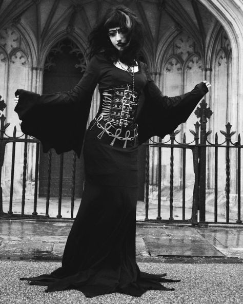 This is just perfect, @peapanic ! #lipservice1985 #goth #gothfashion #deathrockfashion #graveyard #takemetochurch #wroughtironfence #spooky #ethereal Trad Goth Photoshoot, Trad Goth Aesthetic, Trad Goth Outfit, Trad Goth Fashion, Trad Goth Outfits, Deathrock Fashion, Dark Gothic Fashion, Goth Outfit Inspo, Traditional Goth