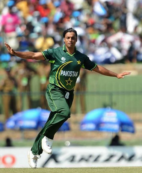 Shoaib akhter Shoaib Akhtar, Cricket Books, History Of Cricket, Pakistan Images, Cricket Lover, Fast Bowling, Beautiful Pakistan, Shahid Afridi, Cricket Update