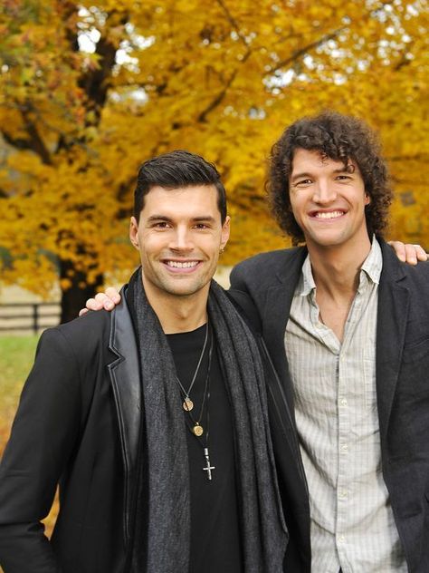 4x GRAMMY winning duo and Curb | Word Entertainment recording artist for KING & COUNTRY will unveil their brand new single “Relate,” available everywhere on Friday, August 6. The new track exemplifies for KING & COUNTRY’s ability to write instant earworms while crafting lyrics that hit straight to the heart. Over a bed of synth pads, shimmering guitars, and driving percussion, Joel and Luke Smallbone make an #forKING&COUNTRY Luke Smallbone, Joel Smallbone, Winter Jam, Country Wallpaper, Christian Music Artists, Matthew West, Contemporary Christian Music, For King And Country, Fan Girling