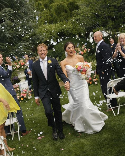 the best day celebrating sarah + owen 💌 florals: @mygardenoverfloweth hair: @kailani.silva.hair DJ: Platinum Entertainment video: @pkproductionswa keywords: Washington wedding photographer, Walla Walla wedding photographer, Portland wedding photographer, wedding inspo, garden party wedding, backyard wedding, in love, 2025 bride, petal toss, yellow bridesmaids dress, documentary wedding photographer, documentary style photography Yellow Bridesmaids Dress, Petal Toss Wedding, 2025 Bride, Documentary Style Photography, Petal Toss, Wedding Toss, Wedding Backyard, Yellow Bridesmaid Dresses, Portland Wedding Photographer