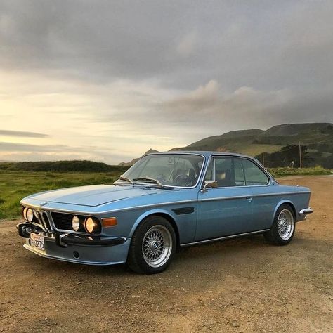 Bmw Old School, Bmw Car Aesthetic, Bmw Old, Bmw E9, Bmw Vintage, Roadster Car, Bmw Classic Cars, Aesthetic Cool, Bmw Wallpapers