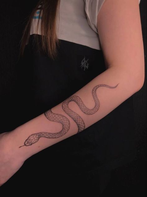 Snake Around Arm Tattoo, Tattooed People, Left Arm Tattoos, Around Arm Tattoo, Cobra Tattoo, Serpent Tattoo, Wrap Tattoo, Snake Tattoo Design, Beautiful Tattoo