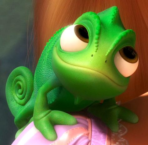 Pascalmakes me want a pet chameleon:) Pascal Tangled, Disney Sidekicks, Disney Mignon, Rapunzel Disney, Rapunzel And Eugene, Tangled Rapunzel, Disney Rapunzel, Disney Princes, Disney Animals