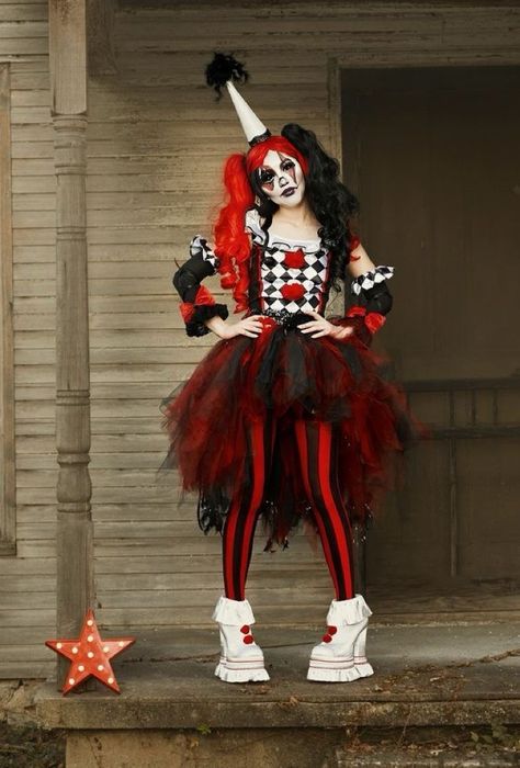 Cute Clown Costume, Jester Halloween, 50 Rocks, Scary Clown Costume, Clown Costume Women, Most Popular Halloween Costumes, Halloweenský Makeup, Creepy Halloween Costumes, Clown Halloween Costumes