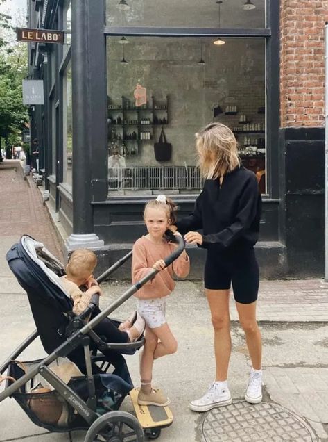 Mom Leggings Outfits Summer, Sports Mom Summer Outfit, Sporty Mum Outfit, That Mom Outfits, Summer 2024 Mom Outfits, Mom Park Outfit Summer, Sahm Summer Outfits, Summer Mom Aesthetic, 2024 Mom Style