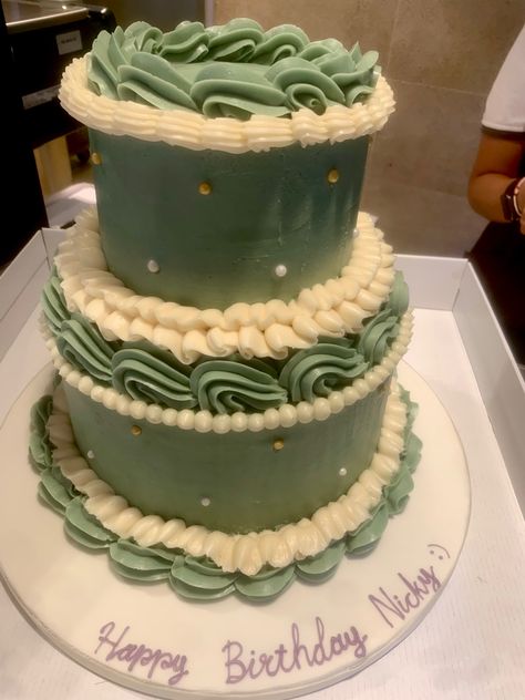 2 Floor Cake Design, Birthday Cake 2 Floors, Birthday Cake Two Floors, Pastel Birthday Cake, Birthday Cake Vintage, Mint Green Cakes, Green Birthday Cakes, 19th Bday, Tiered Cakes Birthday