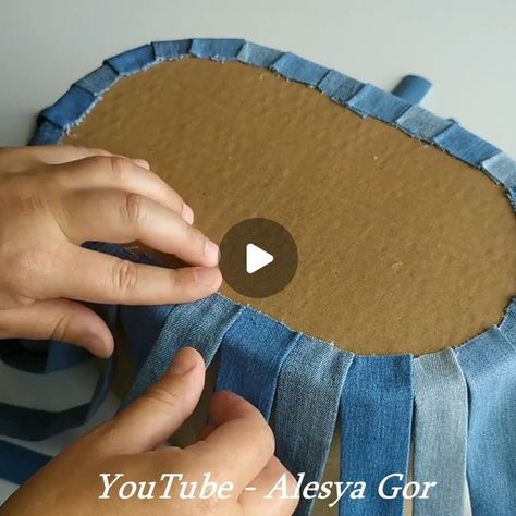 Denim Decor Ideas, Old Denim Jeans Upcycle, Denim Ideas Recycling, Recycling Old Jeans, Old Jeans Recycle Ideas, Crafts With Jeans, Jeans Reciclados Ideas, Ideas Con Jeans Reciclados, Diy With Jeans