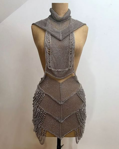 Chainmail Dress Armour, Chainmail Armor Women, Versace Chainmail Dress, Chainmail Corset, Chain Mail Skirt, Chainmail Outfit, Chainmail Fashion, Chain Mail Dress, Armor Fashion