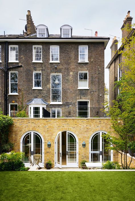 An elegant Chelsea townhouse revived with fresh character by d’Erlanger and Sloan | House & Garden Old House Exterior, Chelsea Townhouse, Citrus Garden, British Home, French Windows, Victorian Cottage, Huge Windows, Chelsea House, Modern Houses Interior