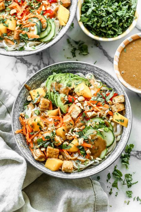 This Spring Roll Bowl recipe is a vibrant and healthy meal ready in less than 30 minutes! Enjoy the flavor from fresh spring rolls in a bowl! Spring Roll Bowl, June Recipes, Easy Spring Rolls, Creative Salads, Spring Roll Sauce, Homemade Peanut Sauce, Spring Roll Bowls, Tastes Better From Scratch, Fresh Spring Rolls