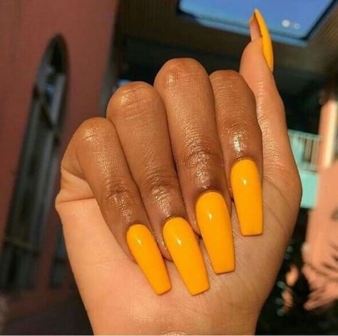 Vous ne trouvez pas de couleur d’ongle pour cette été ce jaune-Orange ira parfaitement avec votre bronzage French Pedicure, Gel Pedicure, Yellow Nail, Scene Girl, Nails Yellow, Long Nail Designs, Coffin Nails Long, Ballerina Nails, Summer Acrylic Nails