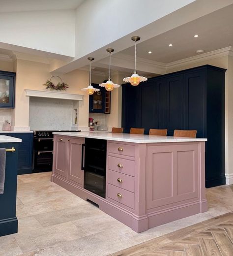 Sulking Room Pink, Retro Pink Kitchens, Pink Island, Navy Kitchen, Dream Kitchens Design, Kitchen Family Rooms, Blue Home Decor, Kitchen Models, Kitchen Extension