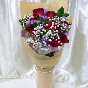 HB-R11 9 stalks red super roses with sweet william, purple statice and baby breath Purple Statice, 8 February, Rose Bear, Online Florist, Sweet William, Baby Breath, Flowers Shop, Hand Bouquet, Rose Rouge