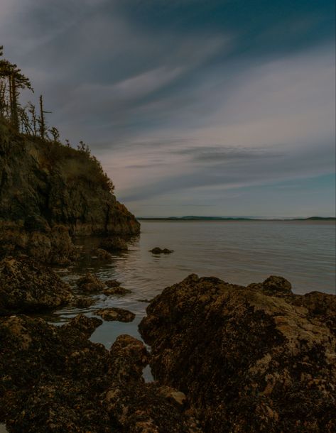 Experience the Stunning Beauty of Victoria's Rocky Beaches! Our cinematic landscape shot captures the breathtaking views of the ocean and rocky coastline in British Columbia. #VictoriaBC #RockyBeach #OceanViews #Cinematic #LandscapePhotography #ExploreBC #TravelPhotography #NaturePhotography #PacificNorthwest Rocky Beach Aesthetic, Beach Cinematic, Cinematic Landscape, Land Photography, Rocky Coastline, Rocky Beach, Beach Nature, Rocky Shore, Ocean Sky