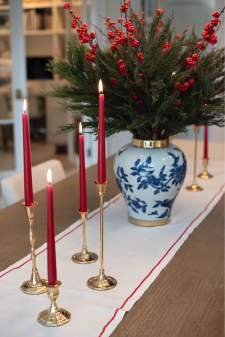 Red Traditional Christmas Decor, Christmas Stockings On Tv Stand, Red Candles Christmas, Christmas Decor Ideas Chandelier, Advent Season Images, Red Xmas Decor, Red Candle Sticks, Red And Gold Christmas Table Decor, Christmas Table Candles