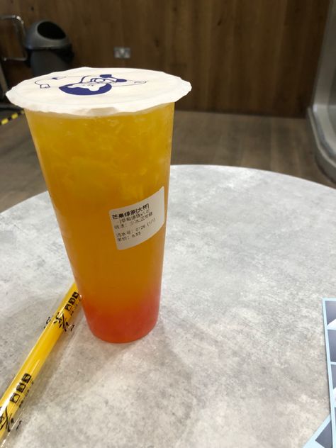 mango bubble tea Iced Tea Boba, Mango Bubble Tea Aesthetic, Mango Fruit Tea Boba, Mango Boba Aesthetic, Boba Tea Mango, Mango Tea Boba, Mango Boba Tea, Boba Mango, Mango Bubble Tea