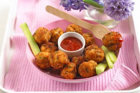 Chicken & apple balls - Annabel Karmel Toddler Chicken Recipes, Apple Balls, Annabel Karmel Recipes, Toddler Finger Foods, Chicken Apple, Chicken Balls, Baby Foods, Fussy Eaters, Baby Weaning