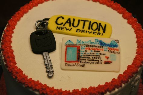 Driver's Permit Cake Cake for a boy turning 15. His mom wanted the fact that he was going to get his drivers permit to be incorporated... License Cake Ideas, Driver License Cake, Boys 16th Birthday Cake, Birthday Cake Girls Teenager, Boy 16th Birthday, Teen Cakes, Birthday Cakes For Teens, Cake Templates, 16 Birthday Cake