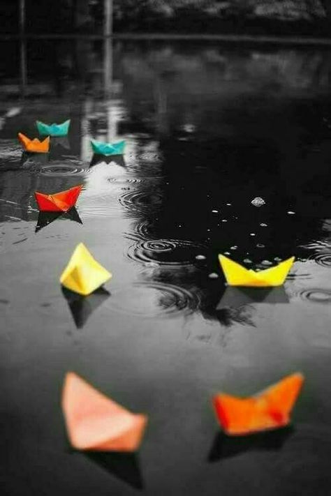 Paper Boats, Color Splash Photo, Splash Images, Color Splash Photography, Splash Photography, Paper Boat, Foto Art, Rain Photography, Jolie Photo