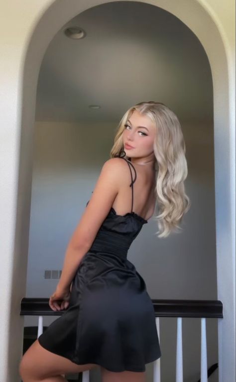 Loren Gray Outfits, Natural Hairstyles Medium Length, Ariana Grande 2023, Top Hair Styles, Gray Outfits, Hairstyles Medium Length, Medium Length Hairstyles, Lauren Gray, Top Hairstyles