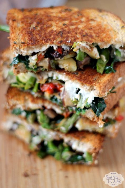 Best Vegetarian Sandwiches, Grilled Cheese Recipes Gourmet, Sandwich Vegetarian, Vegetable Sandwich, Vegetarian Sandwich Recipes, Grilled Sandwiches, Gourmet Grilled Cheese, Cheese Sandwich Recipes, Vegetarian Sandwich