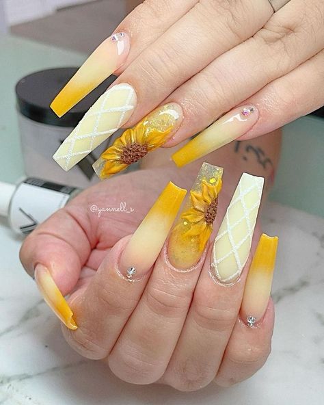 Maternity Nails, Rodeo Nails, Sunflower Nail, Simple Sunflower, Sunflower Nail Art, Yellow Nails Design, Summer Sunflower, Sunflower Nails, Nails Trends