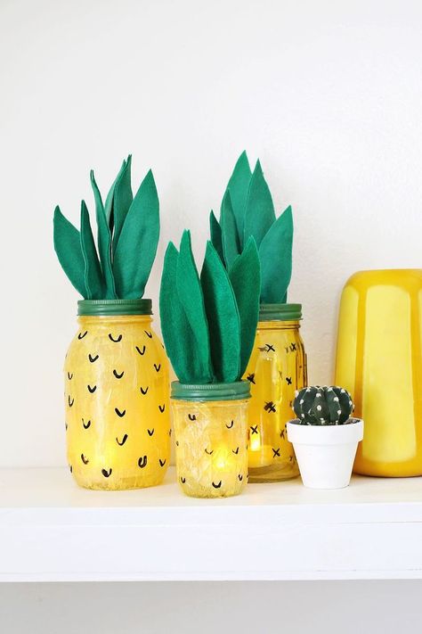 DIY Pineapple Night Light Pineapple Craft, Pineapple Crafts, Pineapple Lights, Diy Pineapple, Pineapple Birthday, Mason Jar Projects, Pineapple Parties, Fiesta Tropical, Diy Simple