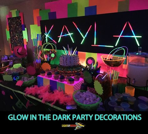 Glow in the dark party decorations make an event more joyful and alive. Glow in the dark party decorations feature lots of shimmering and glowing lights without the fear of burns from sparklers and homemade fireworks shows, since the glow stick produces a cool light from chemical reactions. Glow Stick Party, Glow In Dark Party, Neon Birthday Party, Teen Gifts, Glow Birthday Party, Teenager Birthday, Blacklight Party, Glow Birthday, Neon Birthday