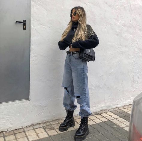 Winter Festival Outfit Cold, Cold Festival Outfit Ideas, Cold Festival Outfit, Woman Fashion Casual, Winter Festival Outfit, Fashion Winter Outfits, Turtleneck Fashion, Outfit Botas, Casual Outfit Inspiration