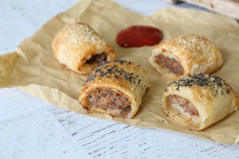 Classic Beef Sausage Rolls - Bake Play Smile Beef Sausage Rolls, Healthy Sausage Rolls, Sausage Roll Recipe, Party Food Favorites, Homemade Sausage Rolls, Sausage Rolls Recipe, Fennel Sausage, Sausage Roll, Beef Sausage