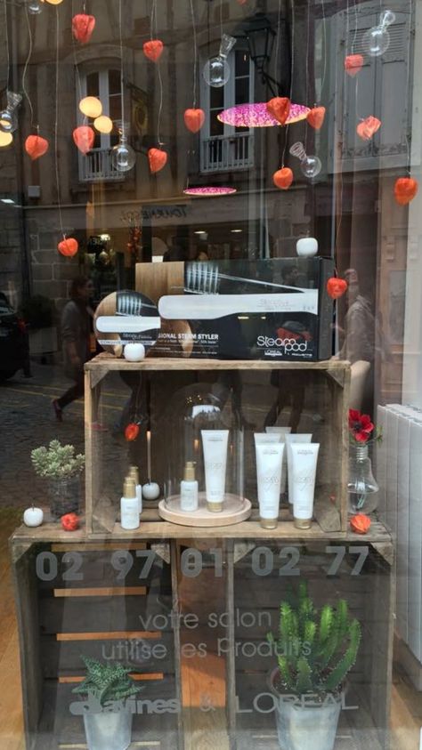 Salon Window Display, Autumn Window Display, Spring Window Display, Store Display Design, Bedroom Transformation, Window Display Retail, Decoration Vitrine, Hair Salon Interior, Nail Salon Decor