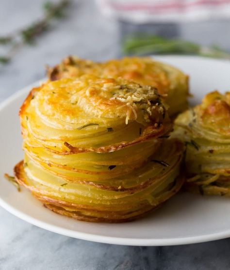 Herb and Garlic Potato Stacks Potato Stack, Vege Meals, Recipes Potatoes, Buttery Potatoes, Potato Stacks, Recipes Vegetables, Creamy Lemon Chicken, Garlic Herb Butter, Garlic Potatoes