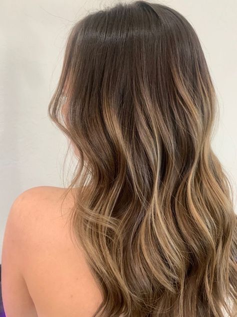 Caramel Brown Bayalage, Blond And Brunette Balayage, Mid Length Ombre Hair Brunette, Collarbone Length Balayage Hair, Belliage Hair Brunette Balayage, Brown Hair Blonde Highlight Money Pieces, Blonde Partial Balayage On Brown Hair, Brown Hair With Honey Blonde Peekaboo, Partial Foil Balayage