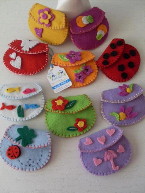 Felt Coin Purse, Felt Purses, Felt Kids, Felt Bags, Felt Keychain, Felt Flowers Diy, Felt Crafts Patterns, Cute Sewing Projects, Felt Crafts Diy