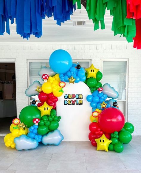 Mario Bros Balloons Decoration, Super Mario Theme Balloons, Mario Bros 1st Birthday Party Ideas, Super Mario Birthday Balloons, Super Mario Table Centerpieces, Mario Birthday Party Balloons, Mario Brothers Balloon Arch, Mario Kart Balloon Garland, Super Mario Party Balloons