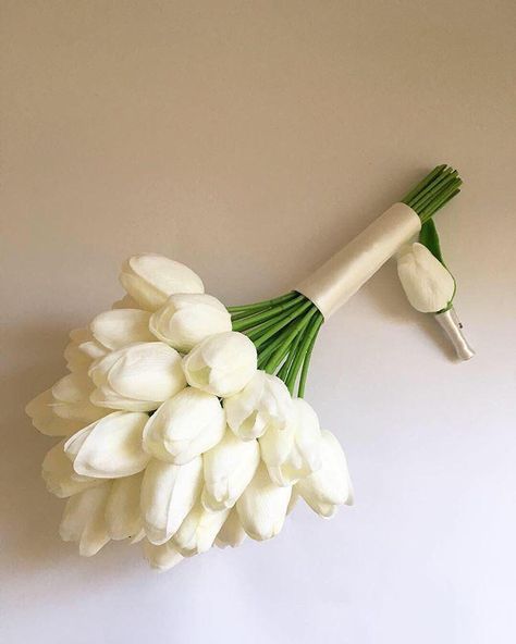 Tulip Bridal Bouquet, White Tulip Bouquet, Orchid Bouquet Wedding, Blush Bouquet Wedding, Simple Wedding Bouquets, Green Wedding Bouquet, Tulip Wedding, Peony Bouquet Wedding, Artificial Wedding Bouquets